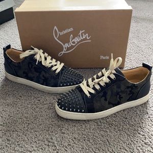 Louboutin junior spikes flat calf/flan